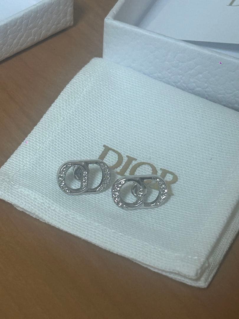 Dior CDロゴ ピアス(両耳用)