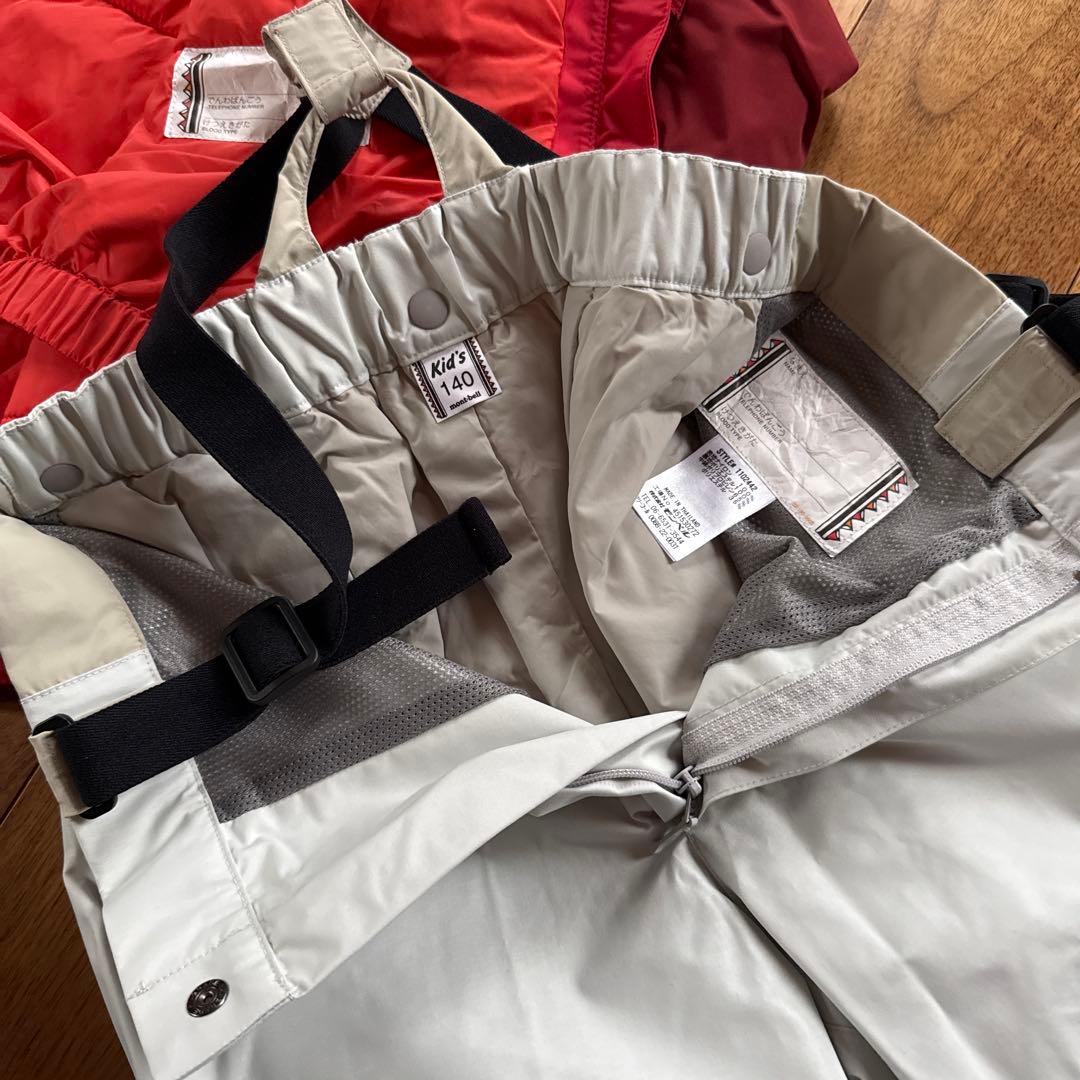 赤いフード付きジャケットとスノーパンツセット