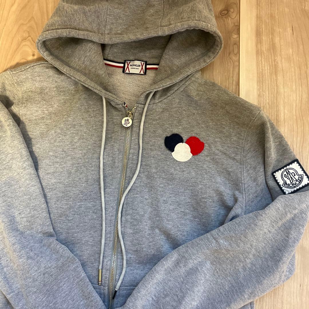 モンクレ　ガムブルー　ジップアップパーカー