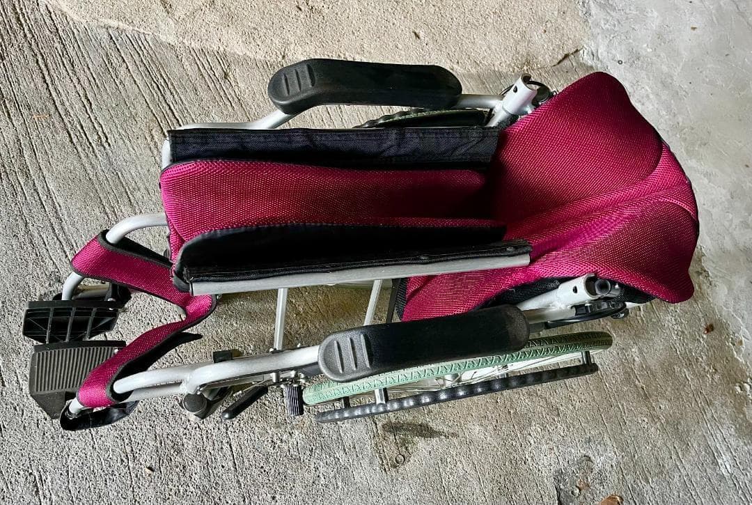 自走式 車椅子 軽量 折りたたみ式 ノーパンクタイヤ【京都　引き取り】