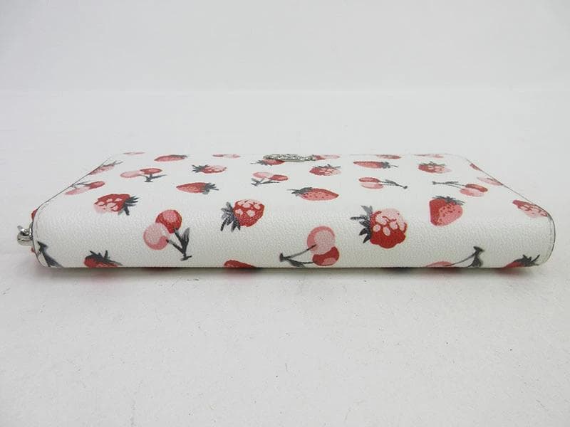 未使用品.COACHコーチ.ストベリー（苺柄）マルチカラー長財布