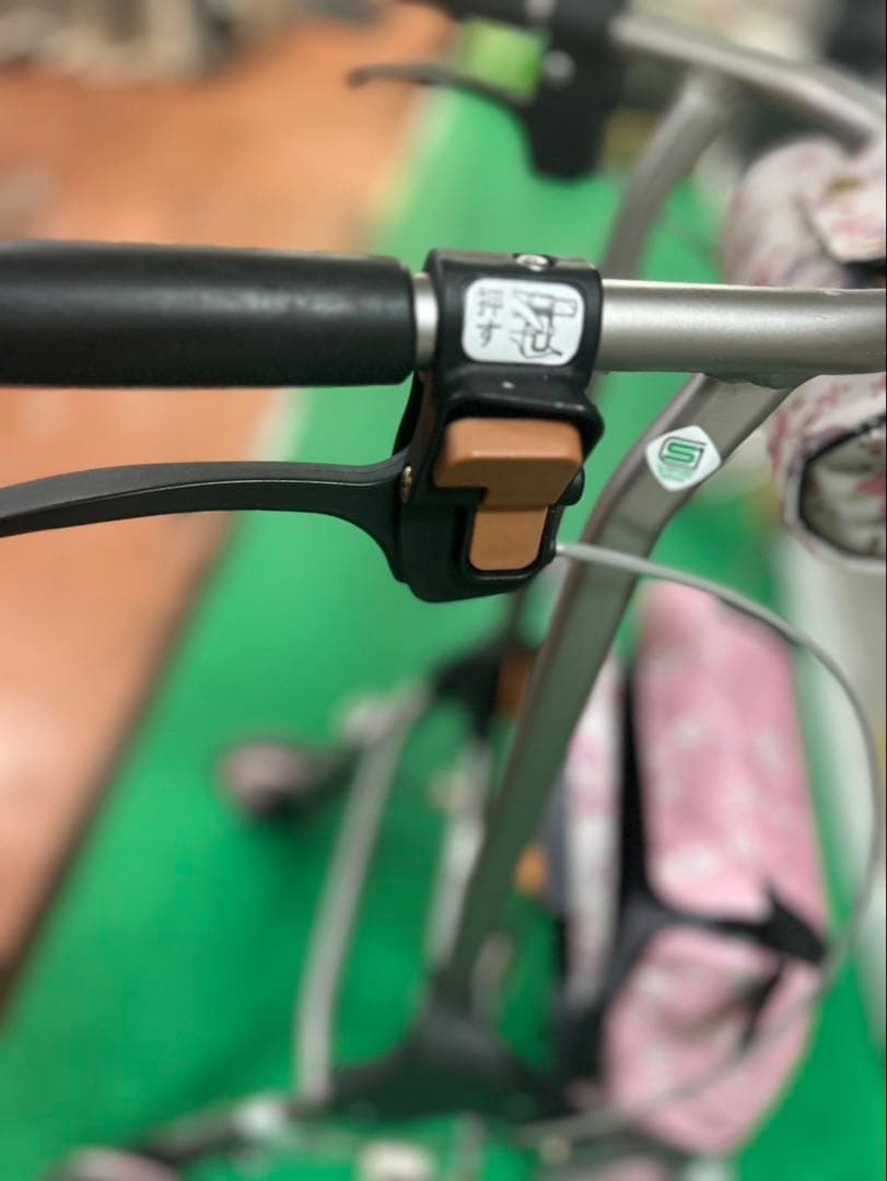 介護用　歩行器　花柄ピンク折りたたみ歩行器 4輪　とても綺麗　動作確認済み