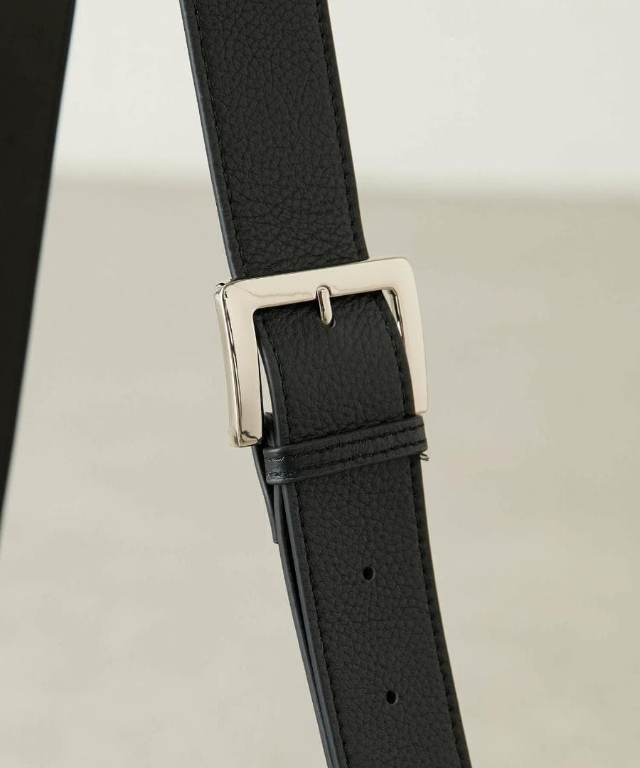 BEARDSLEY 《本革》ドットボディバッグ（ブラック）