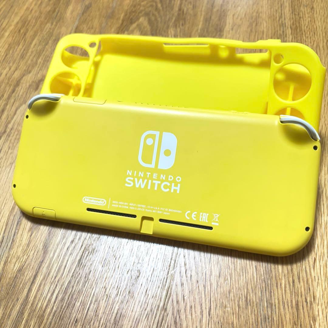 任天堂　Switch Lite イエロー　シリコンカバー付き　付属品なし