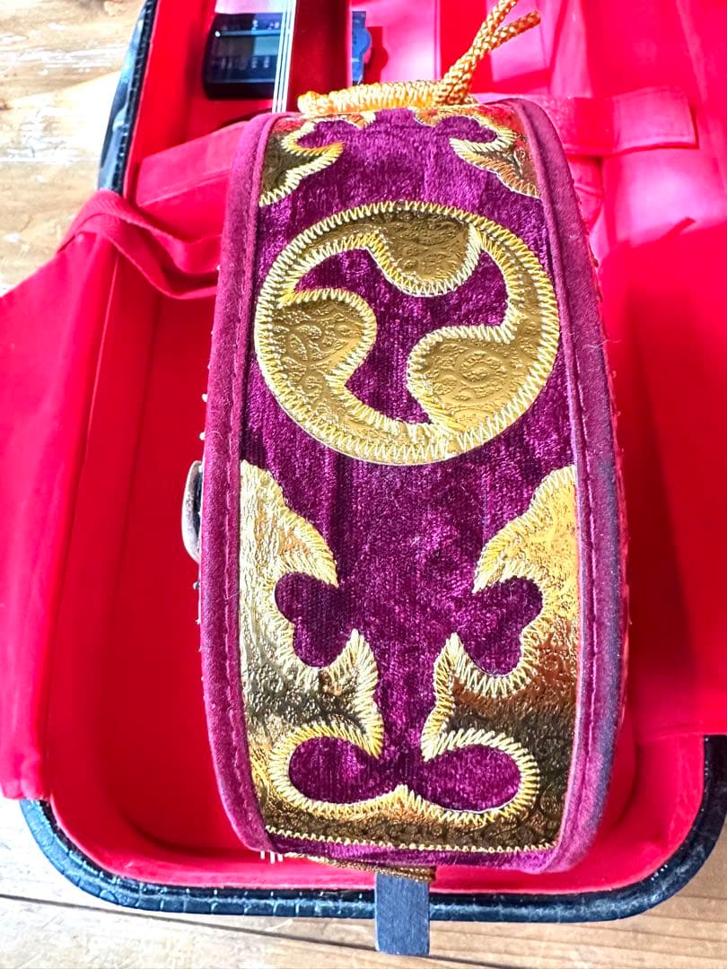 ヘビ皮製三線 本体とケース付き