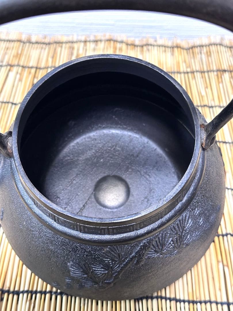 ほぼ未使用品、美品　南部長文堂 コシキ松　南部鉄瓶　南部鉄器　鉄瓶
