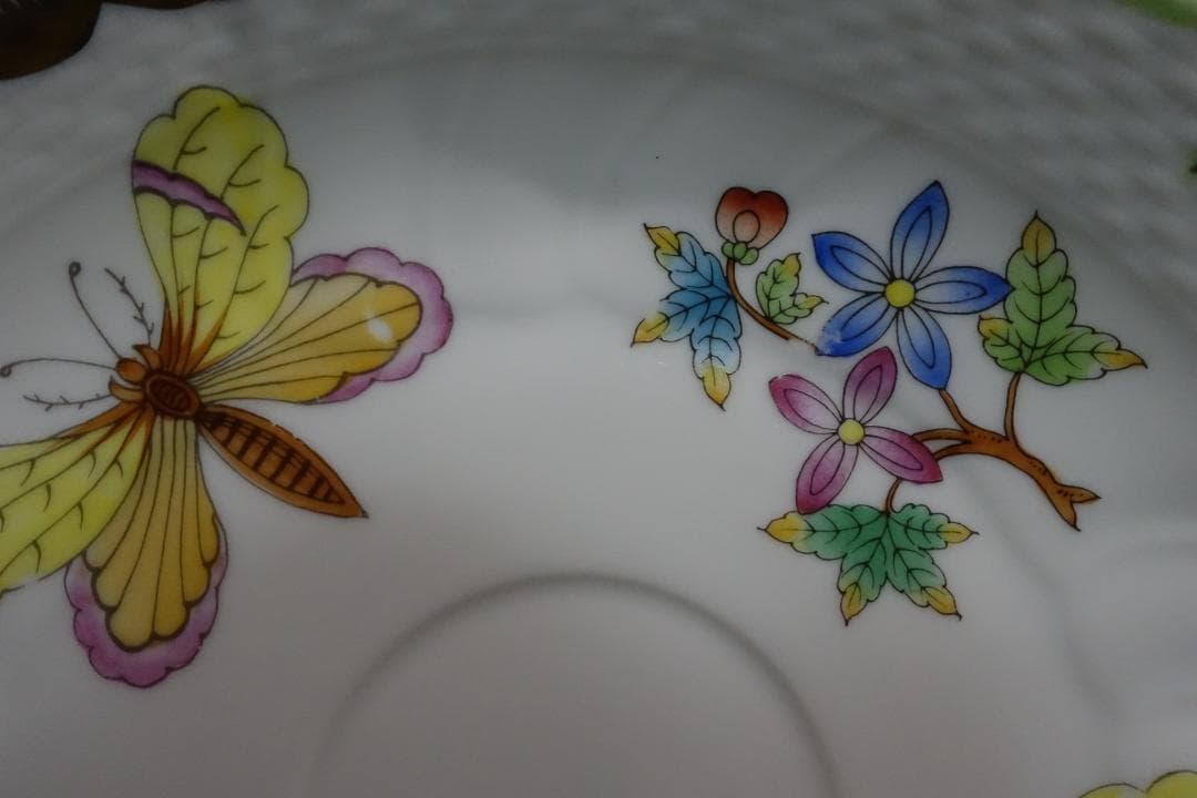 訳あり！ヘレンドヴィクトリア ティーカップ、ソーサー２枚