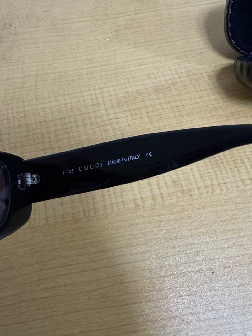 GUCCI ブラックサングラス ケース付き