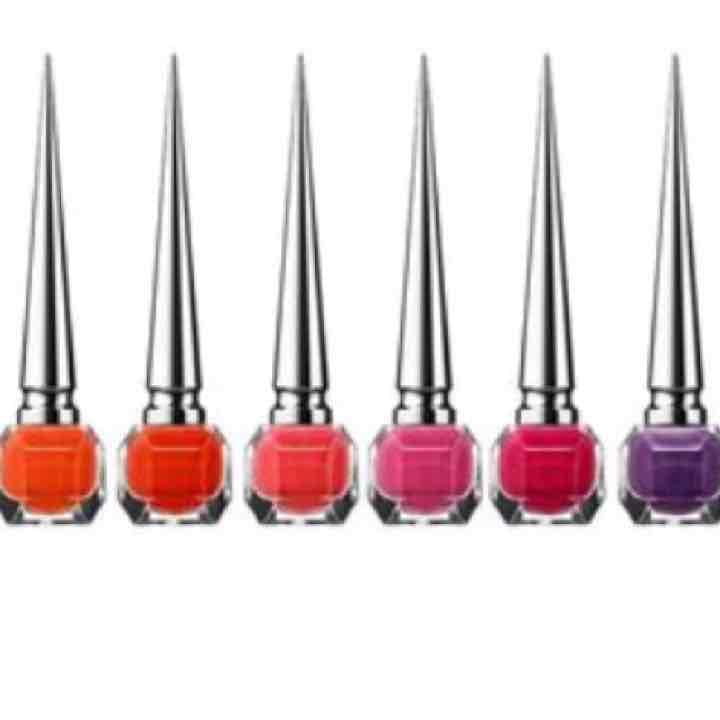 日本未入荷！クリスチャンルブタン安価