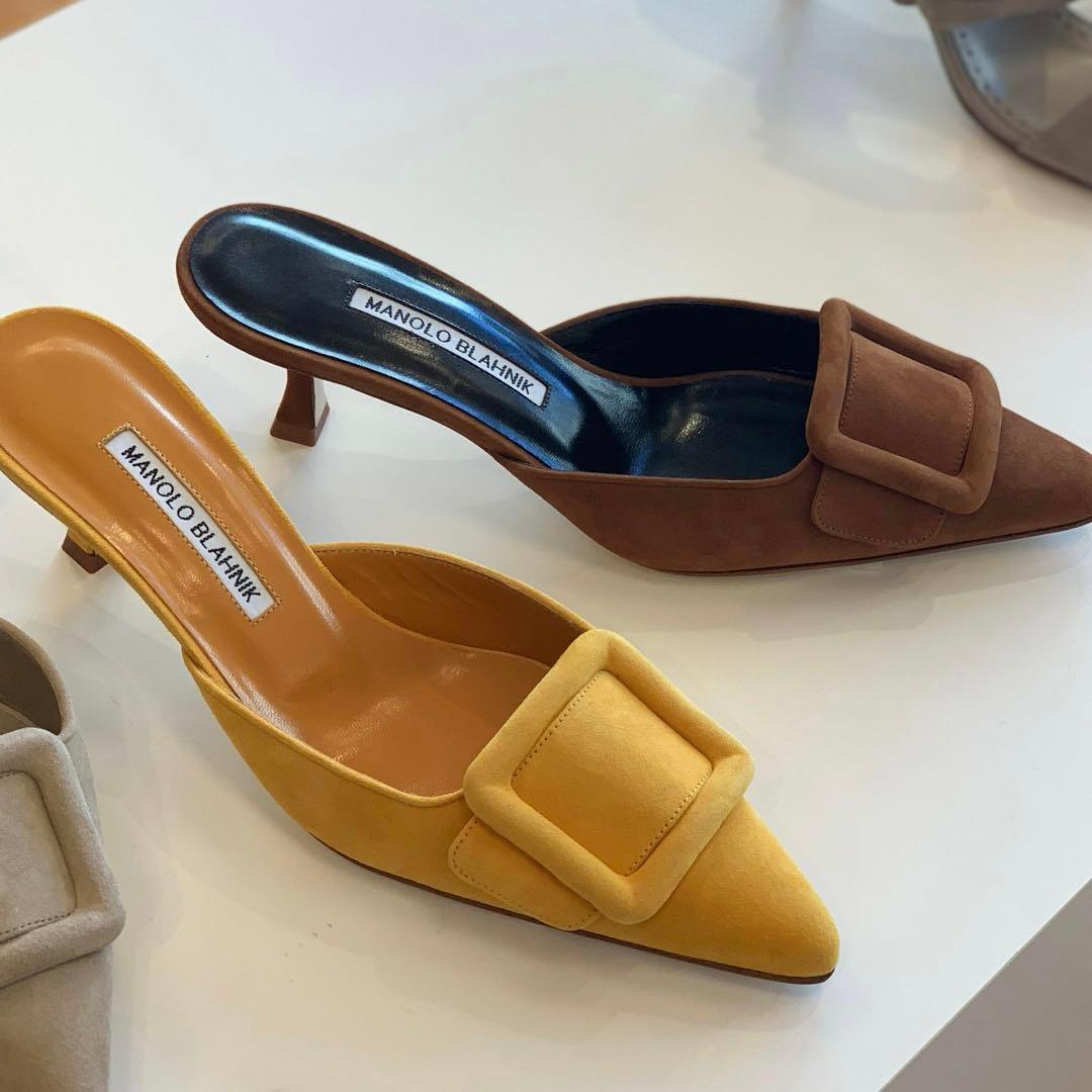 【美品】マノロブラニク 大人気 メイセール バックルディテールミュール　24.5