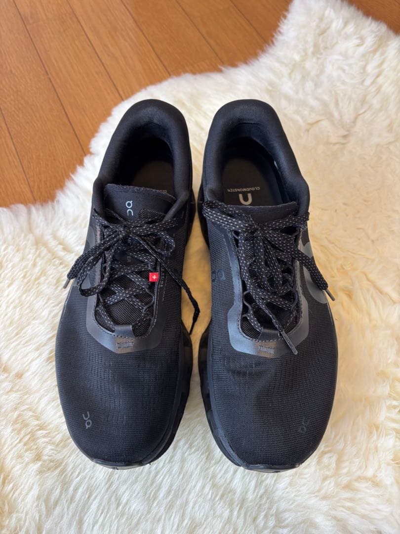 On ブラック ランニングシューズ　クラウドモンスター2
