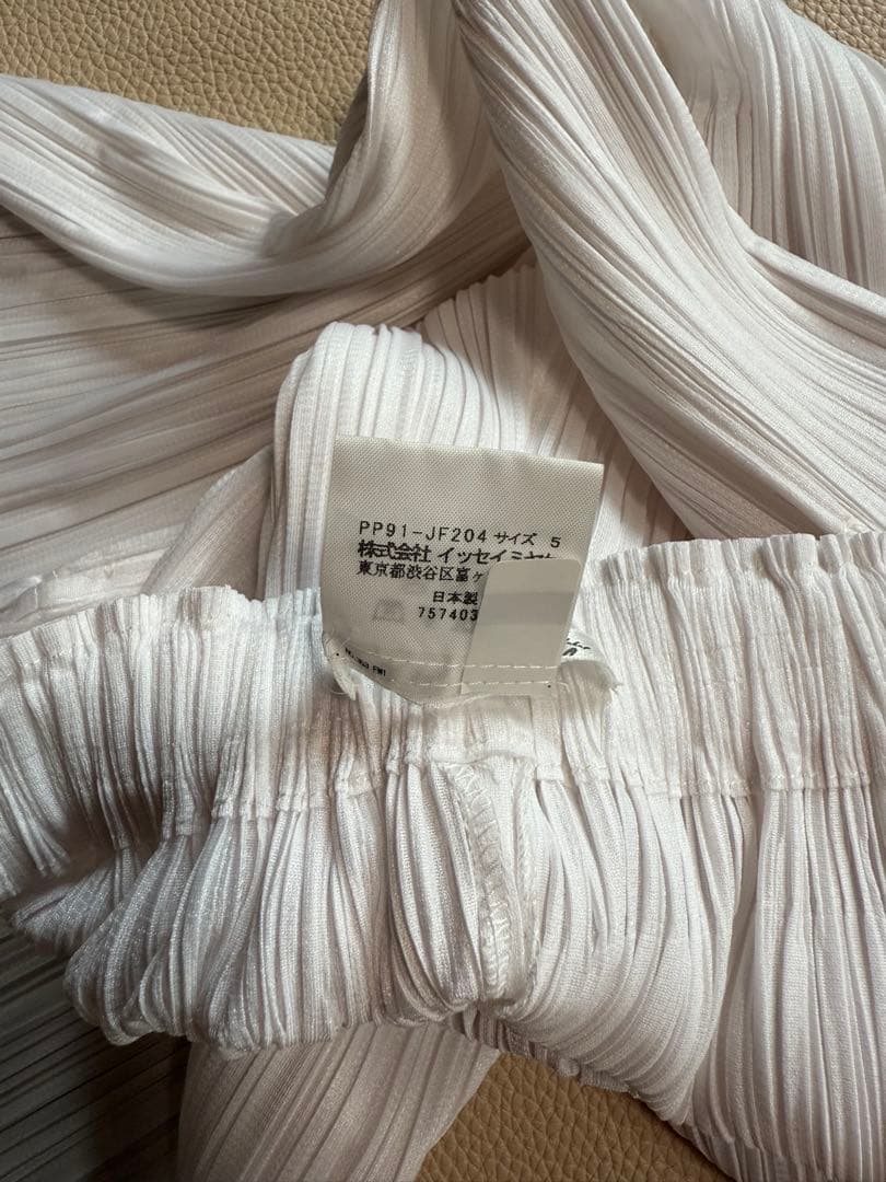 PLEATS PLEASE PP91-JF204ホワイトハーフパンツ総丈69cm