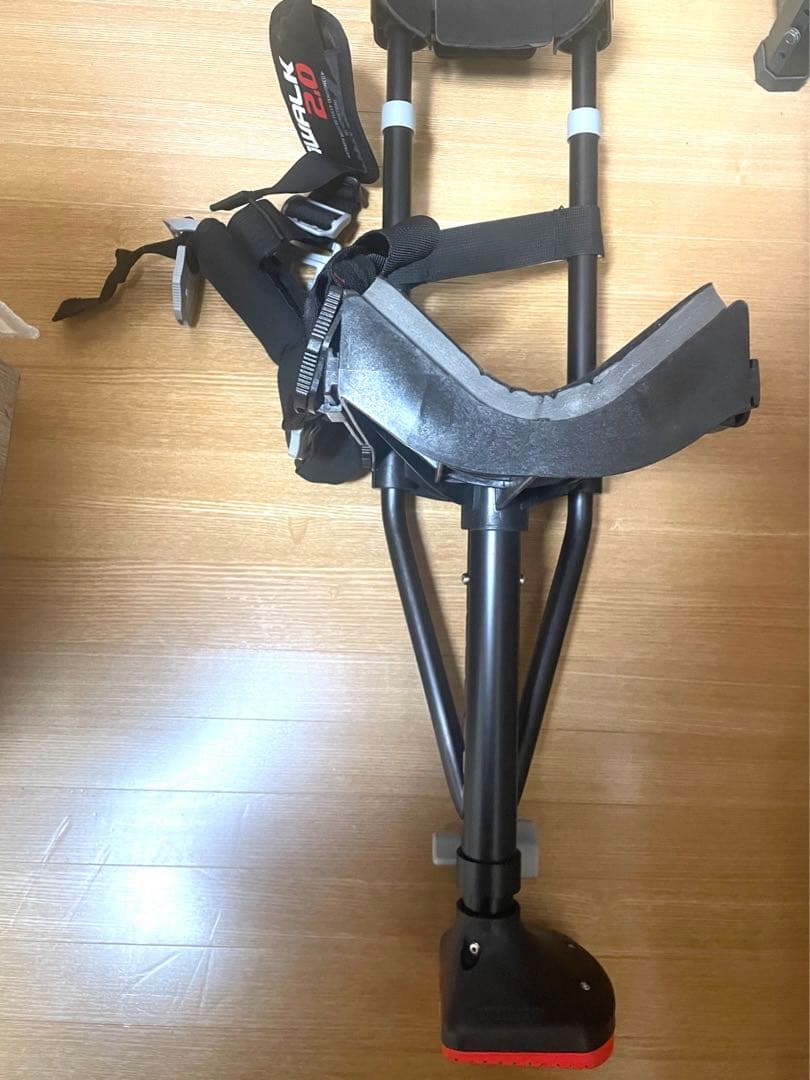 ハンズフリー松葉杖 歩行補助具 痛みのない膝松葉杖 ニークラッチ