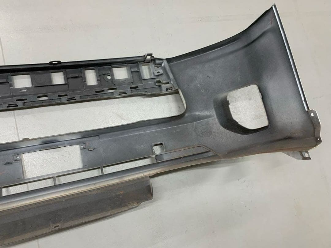 ハイエース　TRH200V 純正バンパー