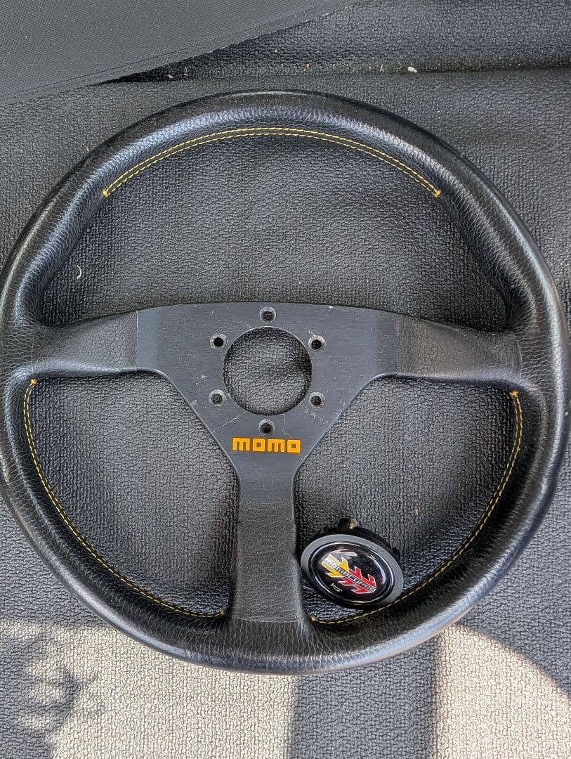 momo 34パイ ３スポークステアリング