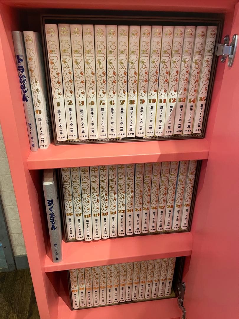 豪華愛蔵版 100年ドラえもん カリモク どこでもドア本棚