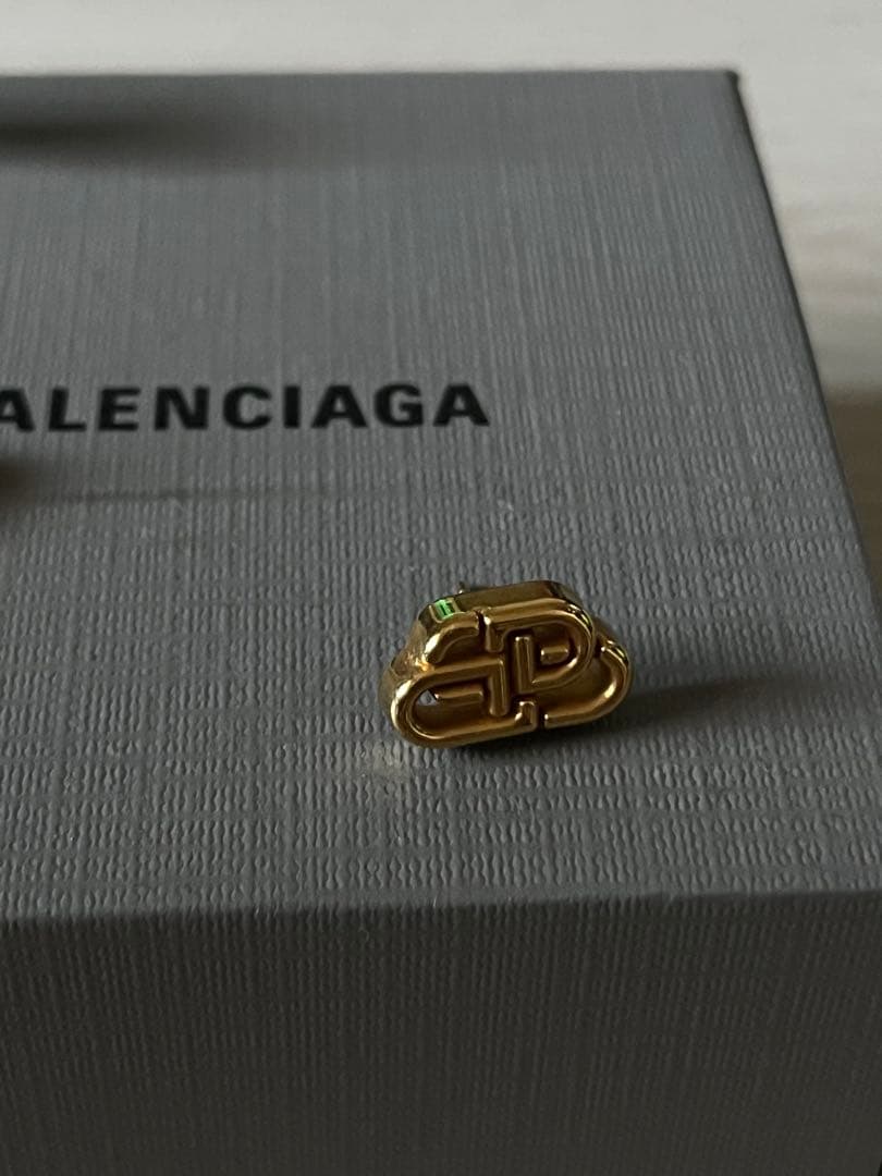 BALENCIAGA BBロゴ シルバートーン スタッド ピアス ゴールド両耳