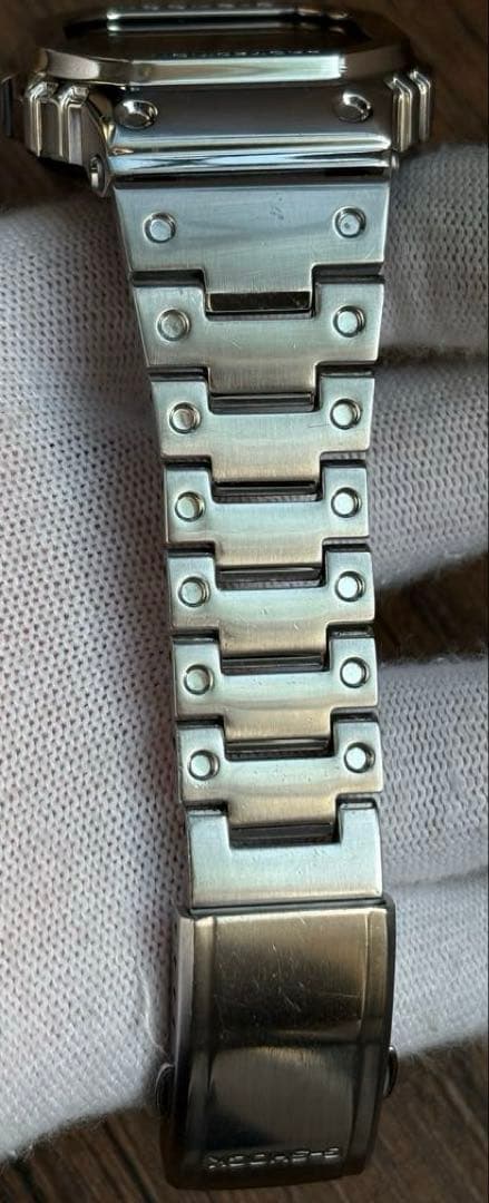 美品 G-SHOCK GMW-B5000D-1JF 電波ソーラー シルバー