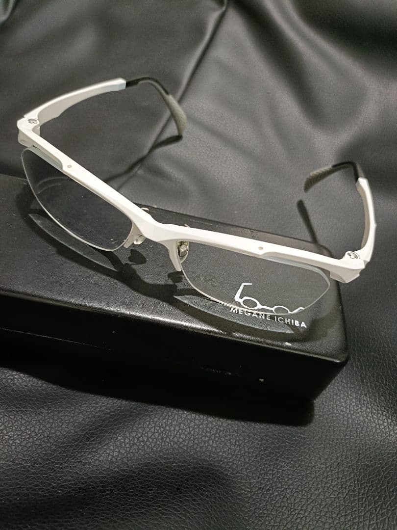 メガネスポーティー 度ありメガネ ホワイトフレーム ケースおまけ 新品未使用❗