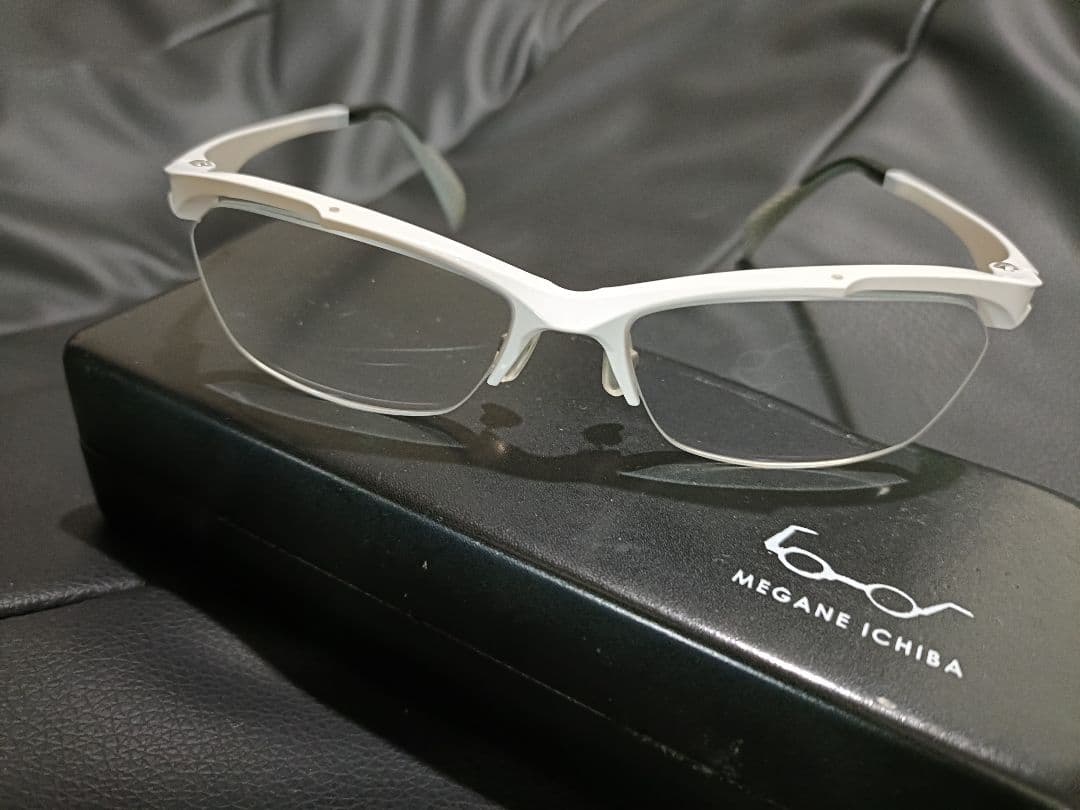 メガネスポーティー 度ありメガネ ホワイトフレーム ケースおまけ 新品未使用❗