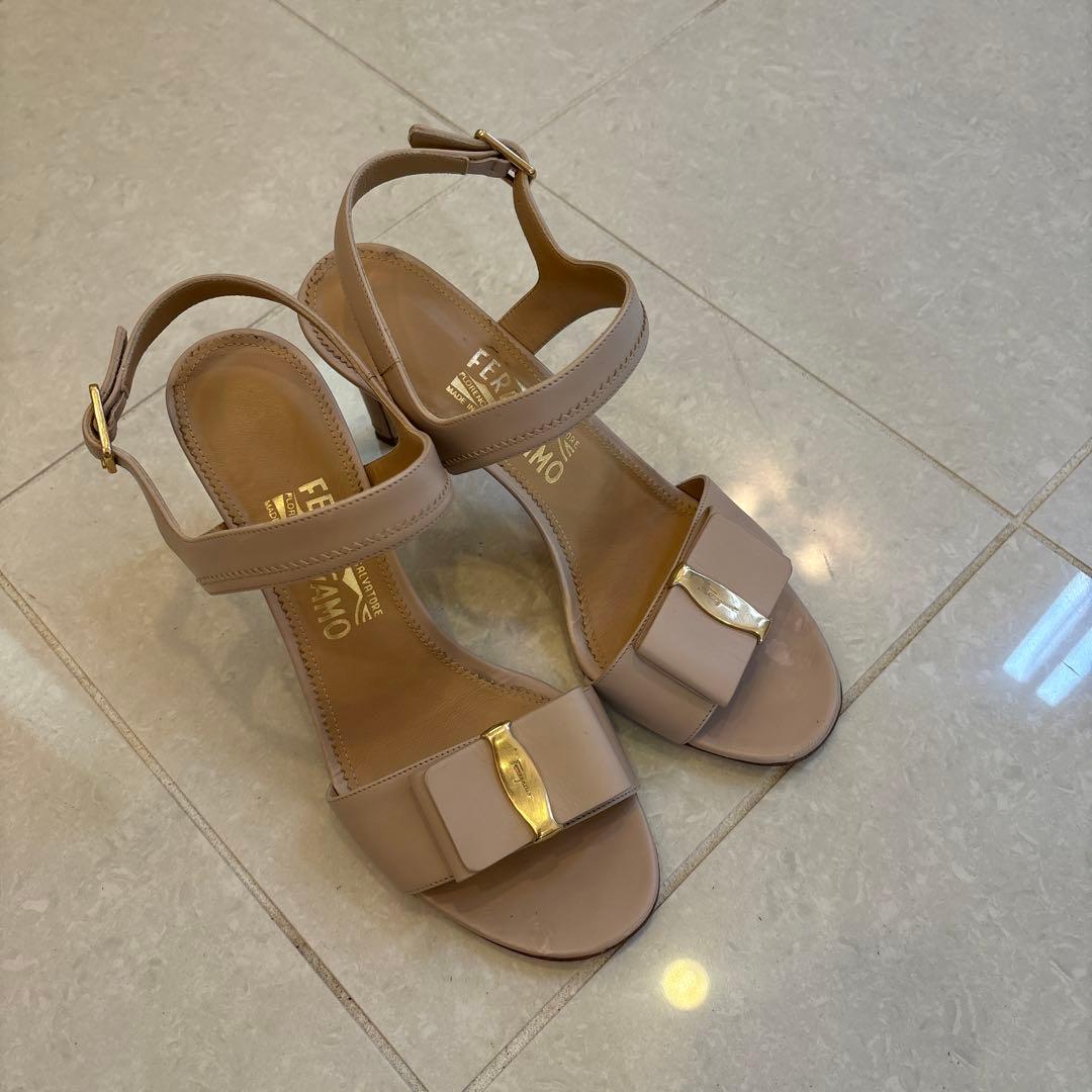 ★Ferragamo★ピンクベージュサンダル★8/5D