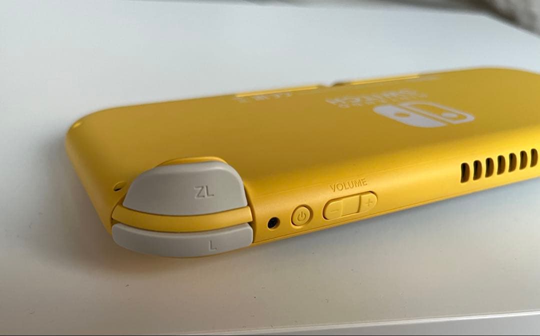 Nintendo Switch Lite 本体(イエロー)+電源アダプタ+ケース