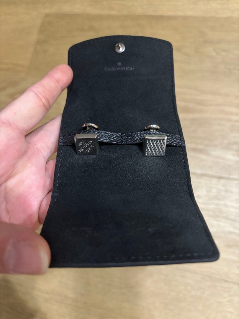 ルイヴィトン モノグラム　カフスボタン　シルバー