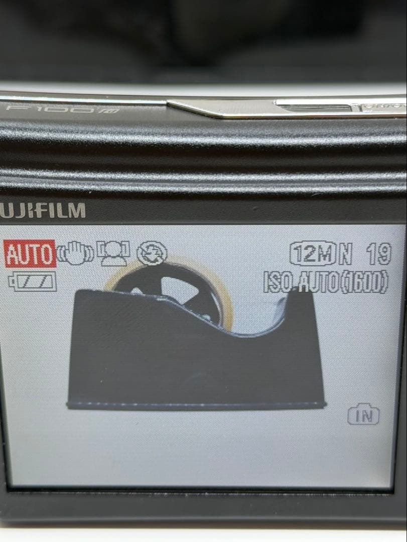 富士フイルム　FUJIFILM FinePix F100fd デジカメ