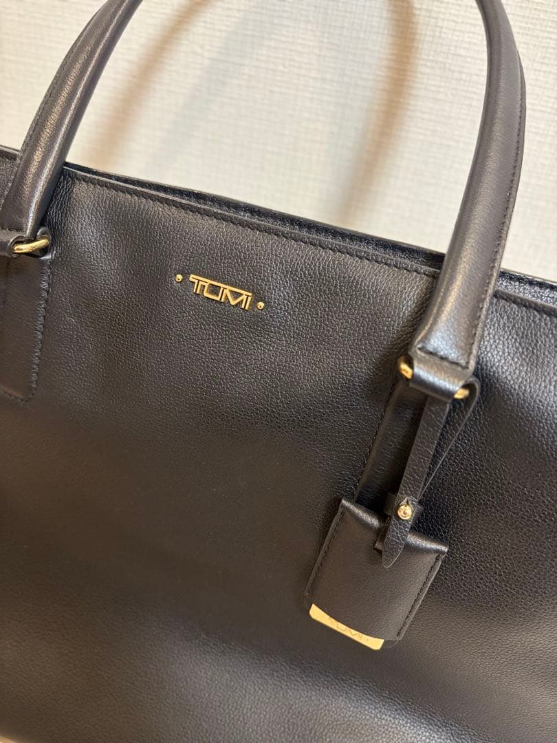 TUMI ブラック レザートートバッグ