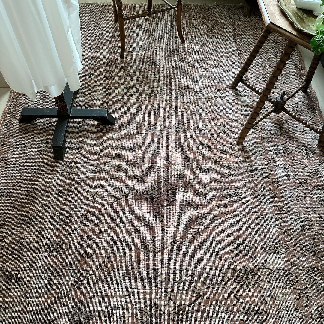 トルコ ヴィンテージラグ979 超大判 レア 人気柄 紋章 トープブラウン