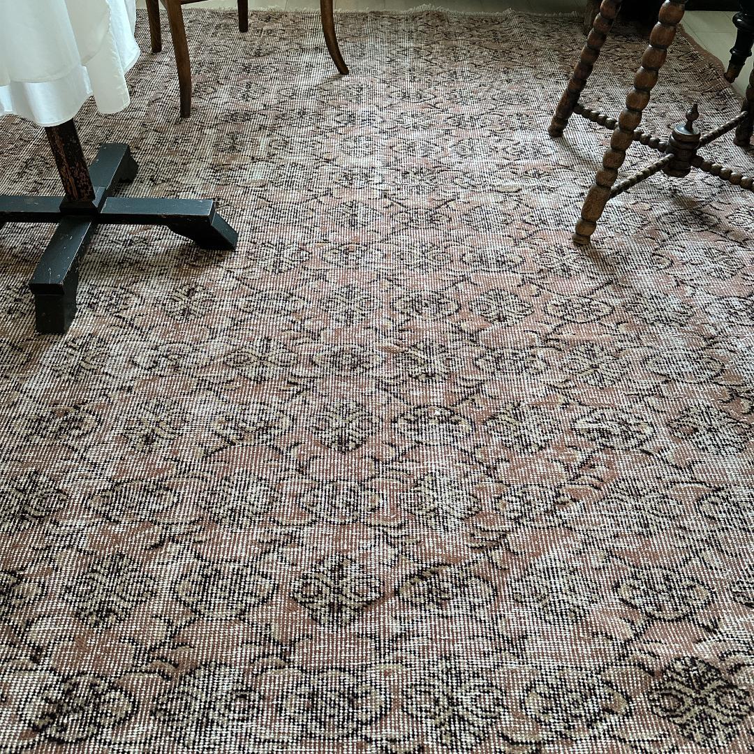 トルコ ヴィンテージラグ979 超大判 レア 人気柄 紋章 トープブラウン