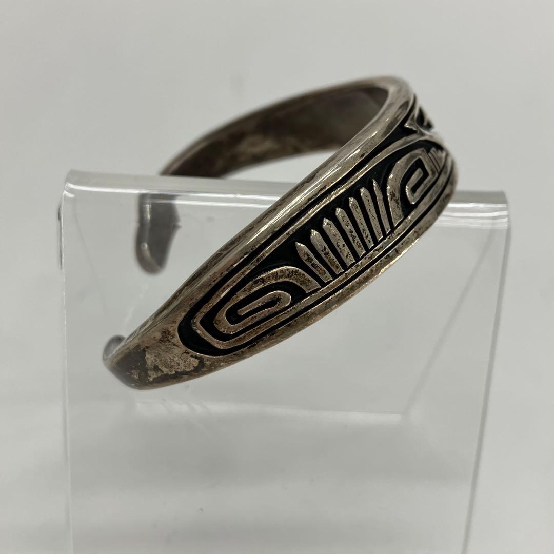 ナバホ族 SJB シルバー ウェーブ バングル インディアンジュエリー