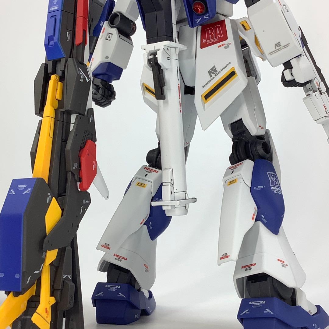 ガンダムベース限定 EG RX-93ff νガンダムの塗装済完成品
