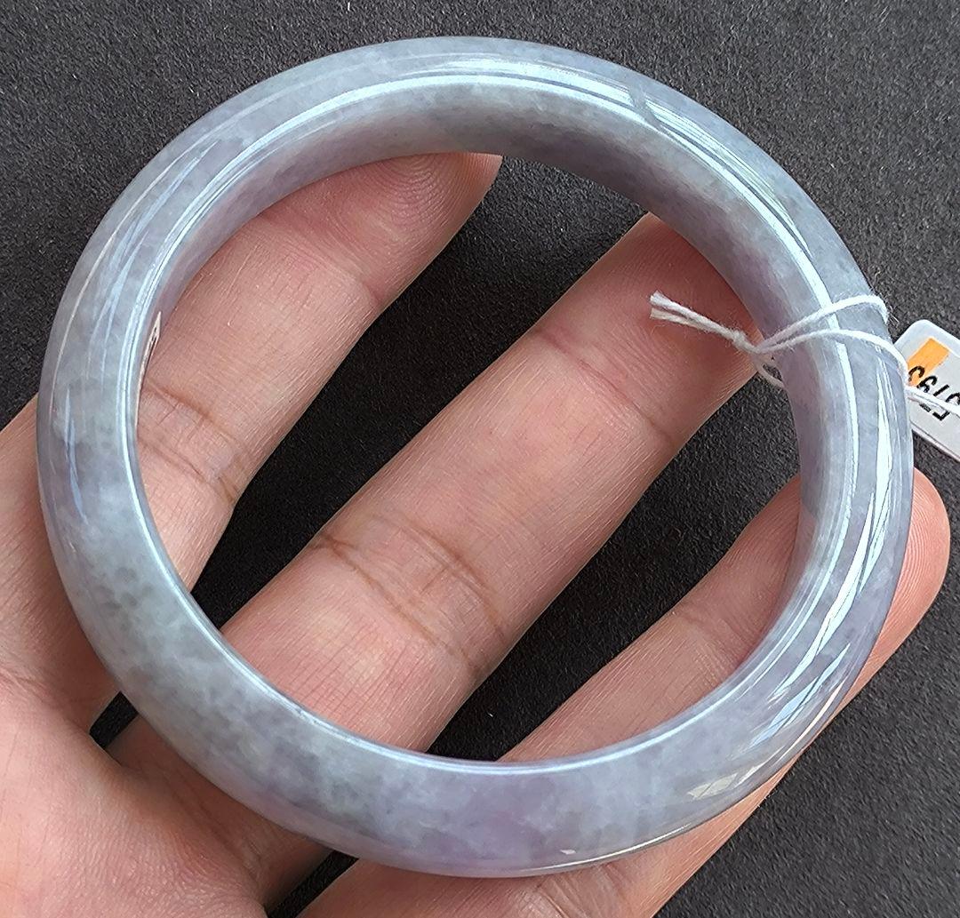 【日本鑑別書付】ミャンマー産ラベンダー本翡翠のバングル（内径61ミリ弱）5793