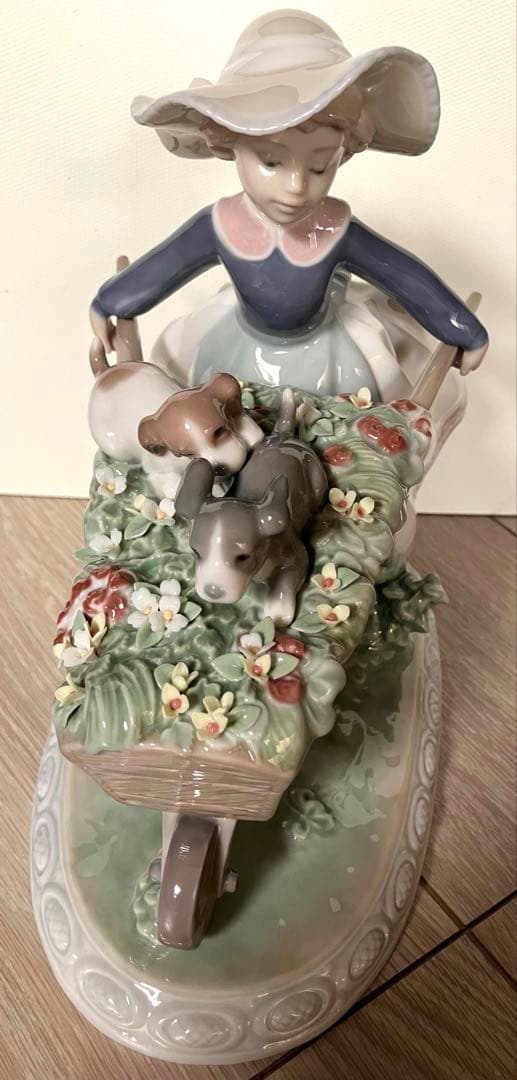 ⭐️新品⭐️リヤドロ 5460 乗せてあげる 犬 花 女の子 陶器 正規箱付