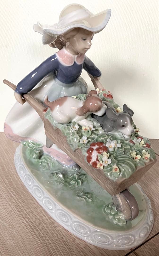 ⭐️新品⭐️リヤドロ 5460 乗せてあげる 犬 花 女の子 陶器 正規箱付