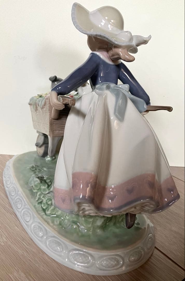 ⭐️新品⭐️リヤドロ 5460 乗せてあげる 犬 花 女の子 陶器 正規箱付