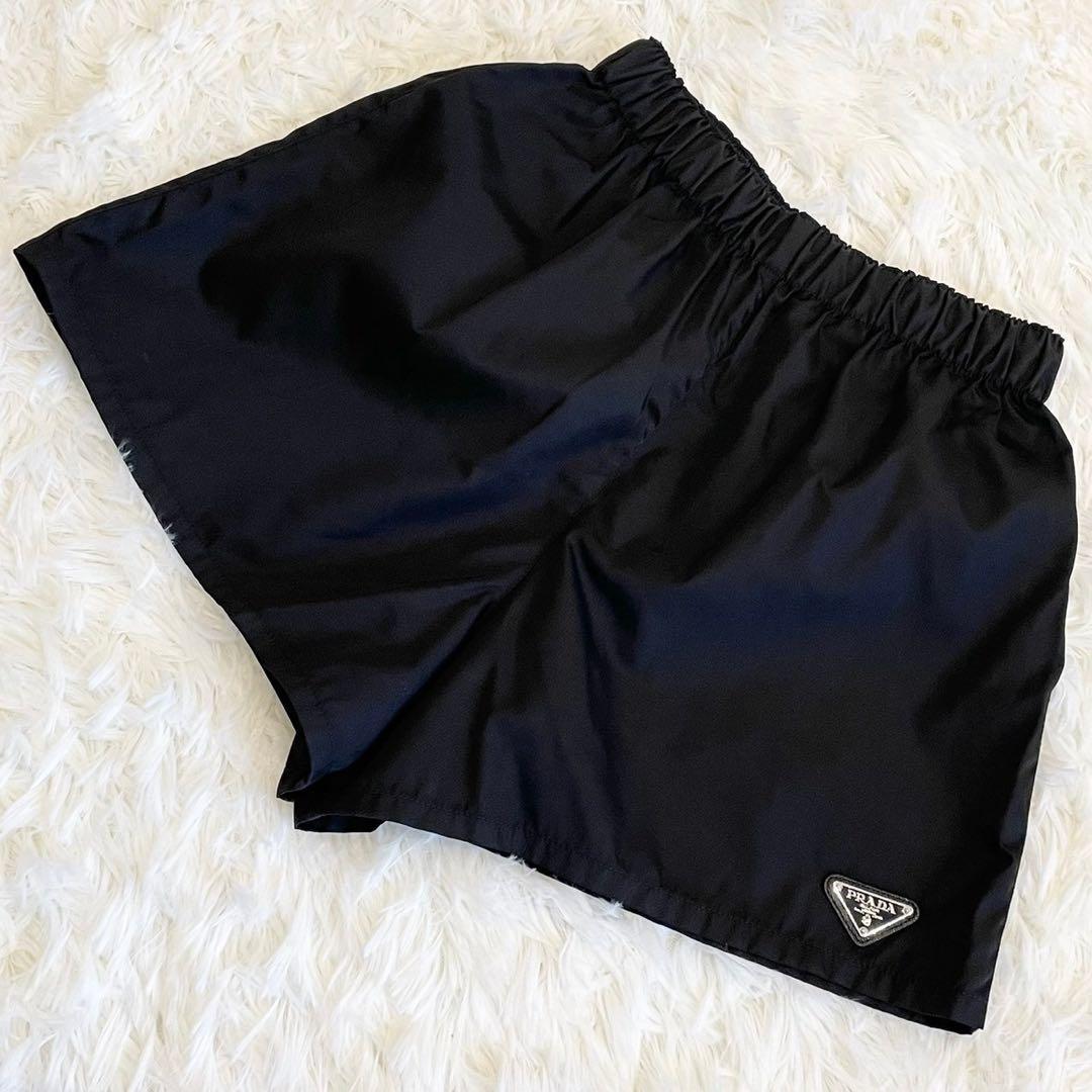 未使用級 23年製 プラダ リナイロン ショートパンツ 36 ブラック 国内正規