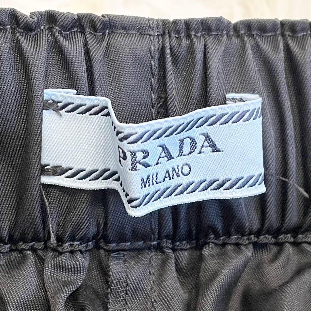 未使用級 23年製 プラダ リナイロン ショートパンツ 36 ブラック 国内正規