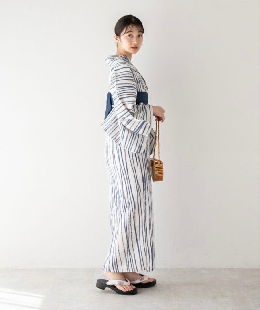 ゆかた館グレース『白と青のストライプデザインの浴衣・帯・下駄セット』