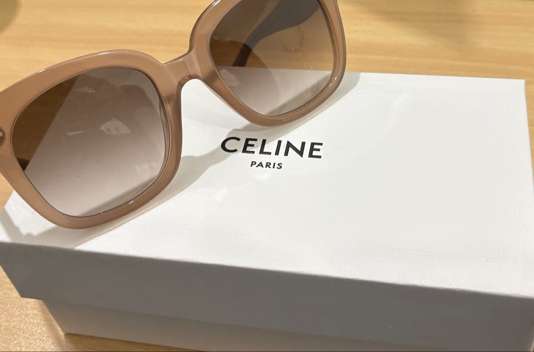 白*姫様 CELINE サングラス 箱　ケース付き　セリーヌ　高級ブランド　美品