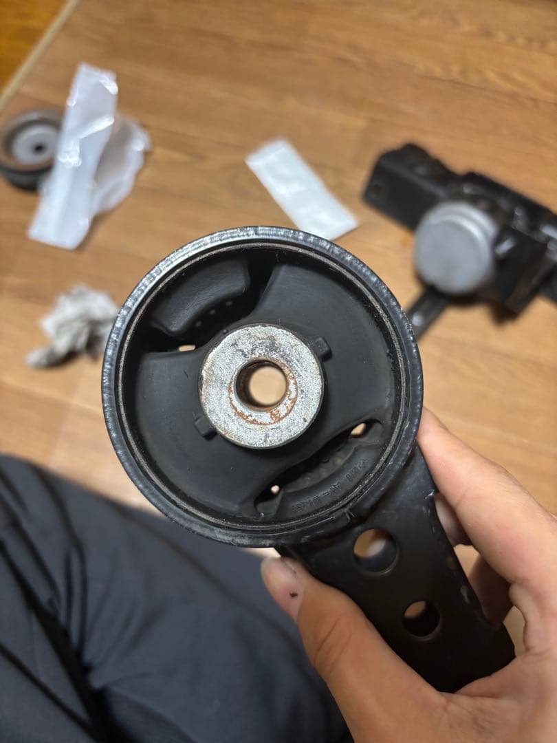 スイフトスポーツ　zc33s 純正エンジンマウント