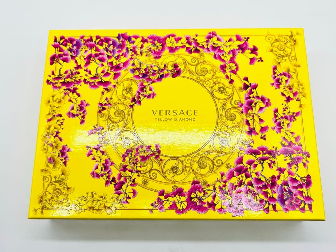 未使用品　VERSACE YELLOW DIAMOND 香水 ボディーケアセット
