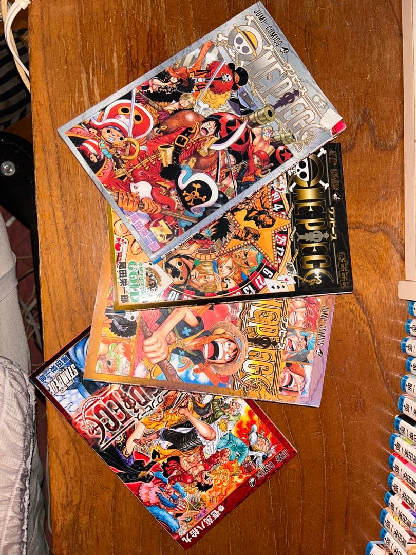 ONE PIECE 1~96巻+関連本10冊