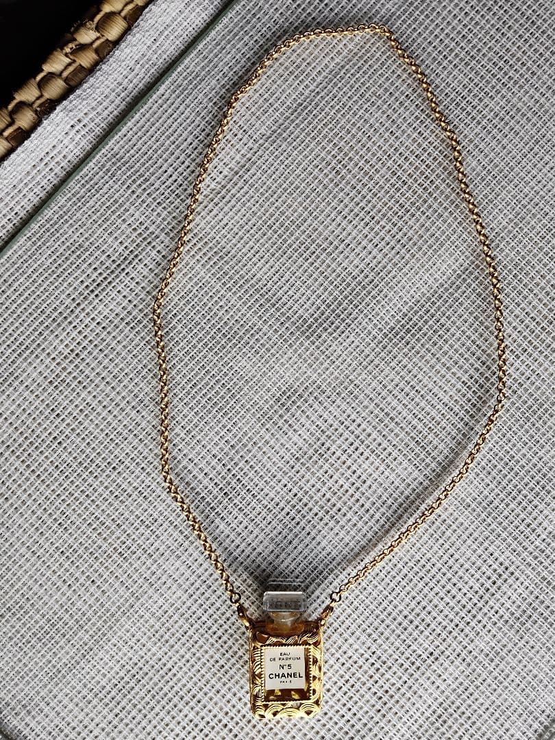 CHANEL N°5 香水ボトルネックレス