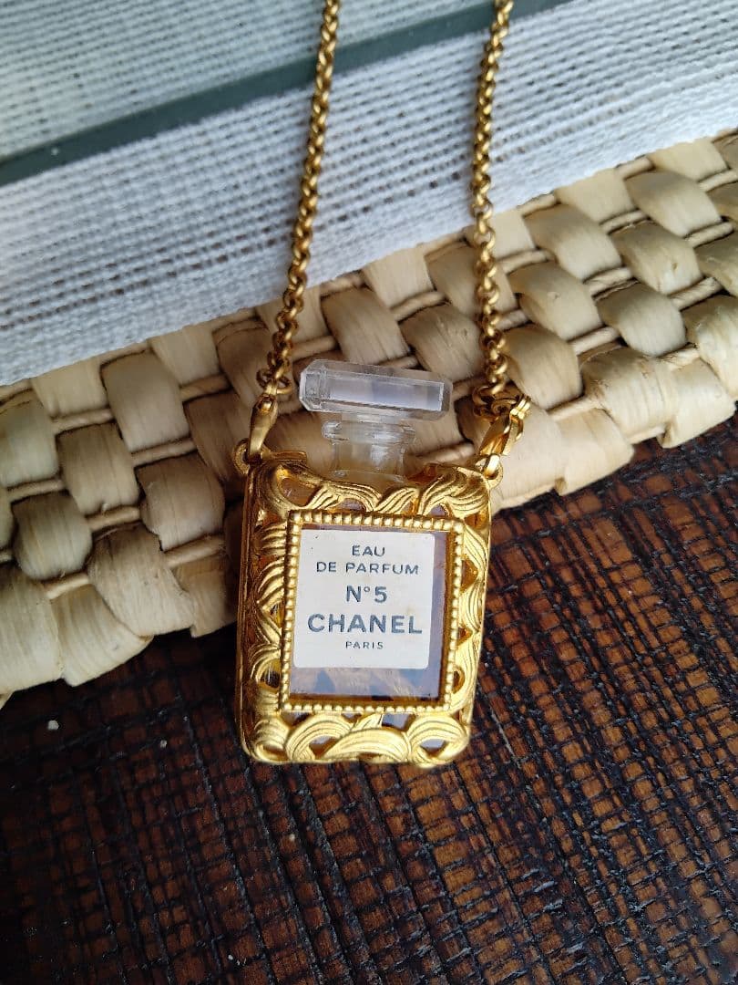 CHANEL N°5 香水ボトルネックレス