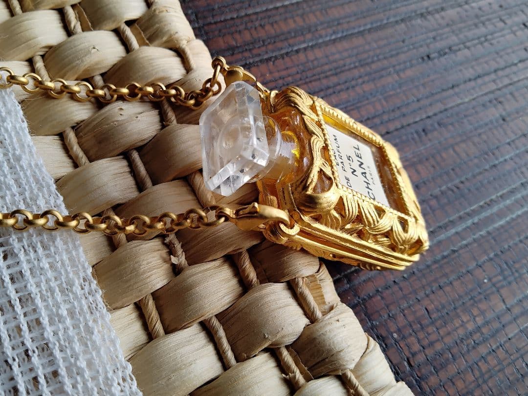 CHANEL N°5 香水ボトルネックレス