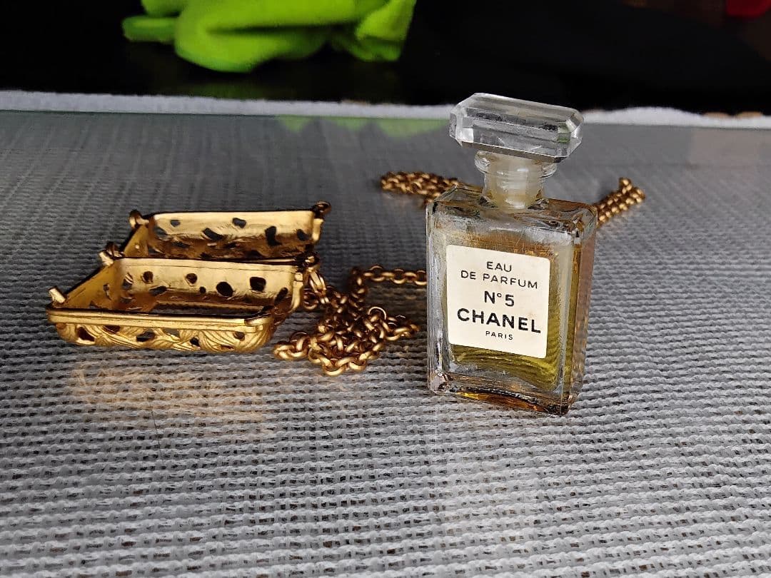 CHANEL N°5 香水ボトルネックレス