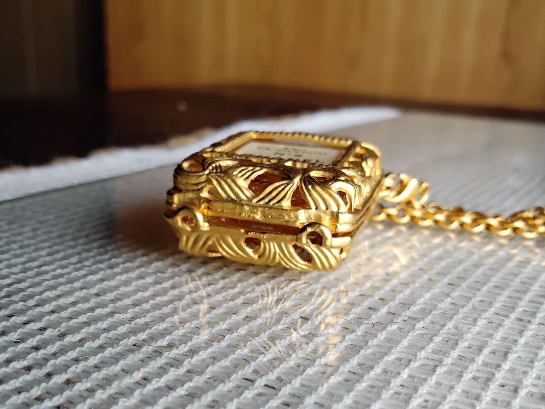 CHANEL N°5 香水ボトルネックレス