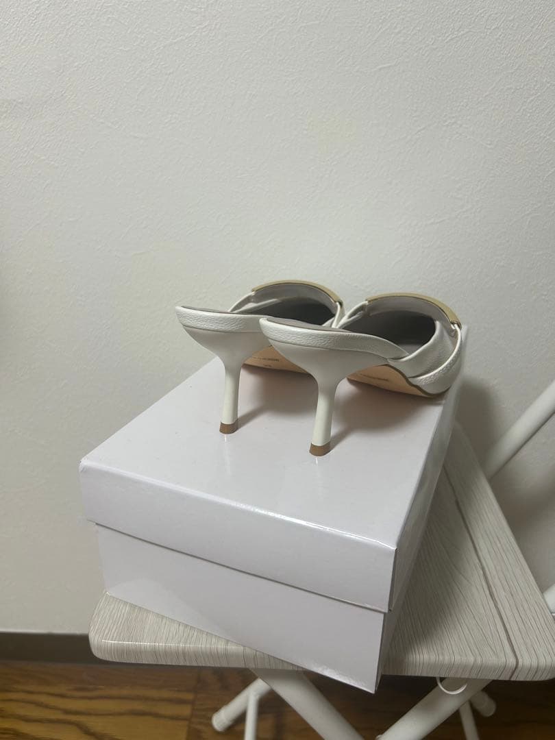 【完売品】Aimeine (エメイン)ゴールドモチーフポインテッドミュール(M)